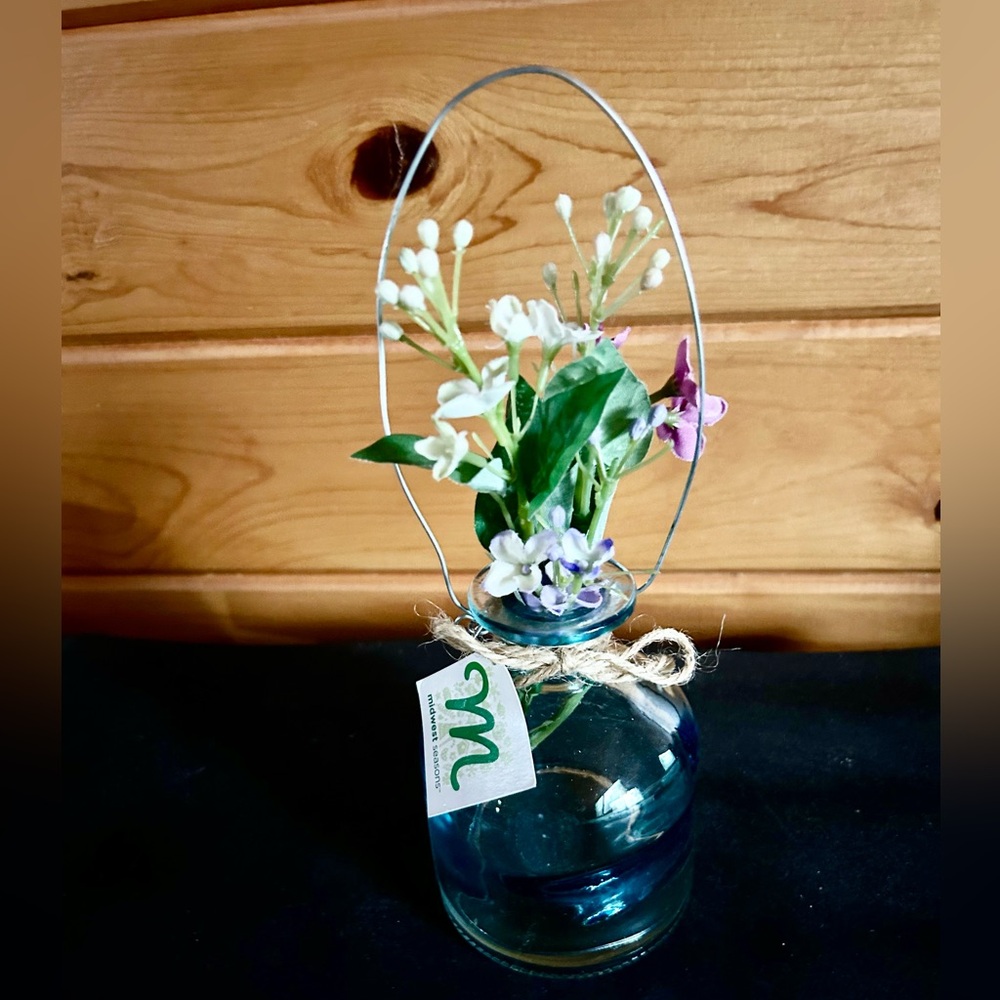 Elegant Glass Vase that Can Hang or Stand
